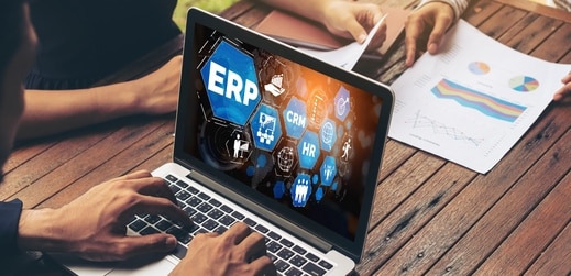 ecran d'ordinateur ERP enterprise resource planning 